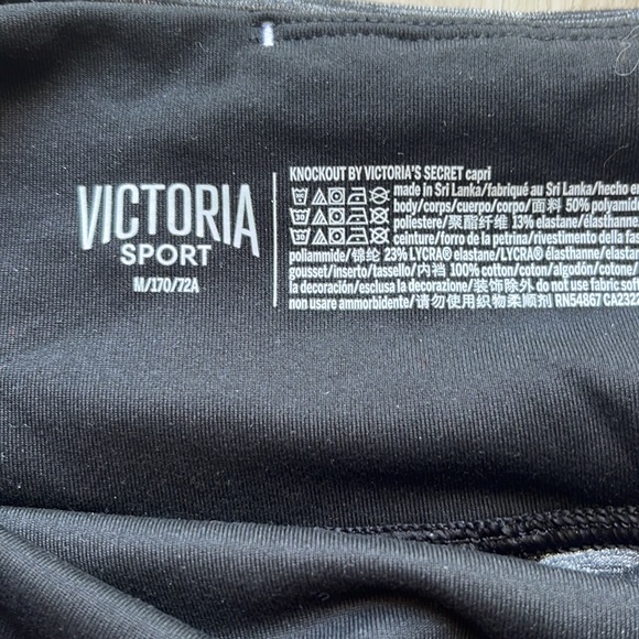 Victoria’s Secret Knock Out Capris Leggings Sz. Medium NWT - Picture 2 of 3